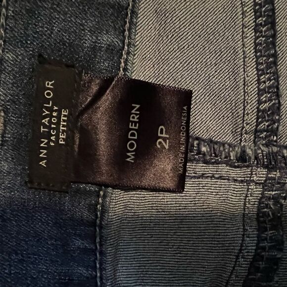 3 for $30! Ann Taylor petite skinny jeans - Picture 3 of 7